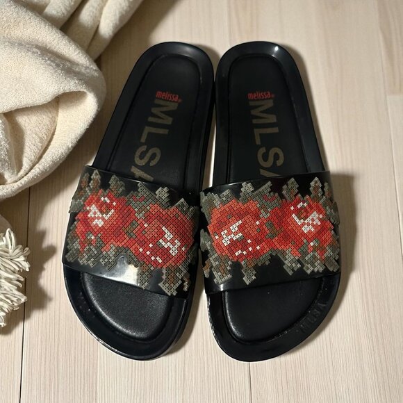 MELISSA Rose Faux Needlepoint Pool Slides Sandals Size US 9 / EUR 40 - Picture 1 of 7